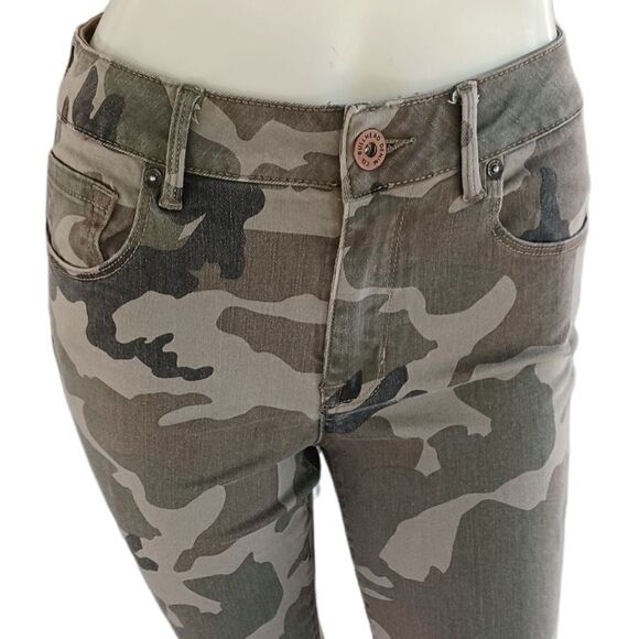 616712..Navy Green Camo Bullhead Skinny Jeans Sz 5, 24" Waist 29" Inseam 9" Rise - Picture 2 of 7